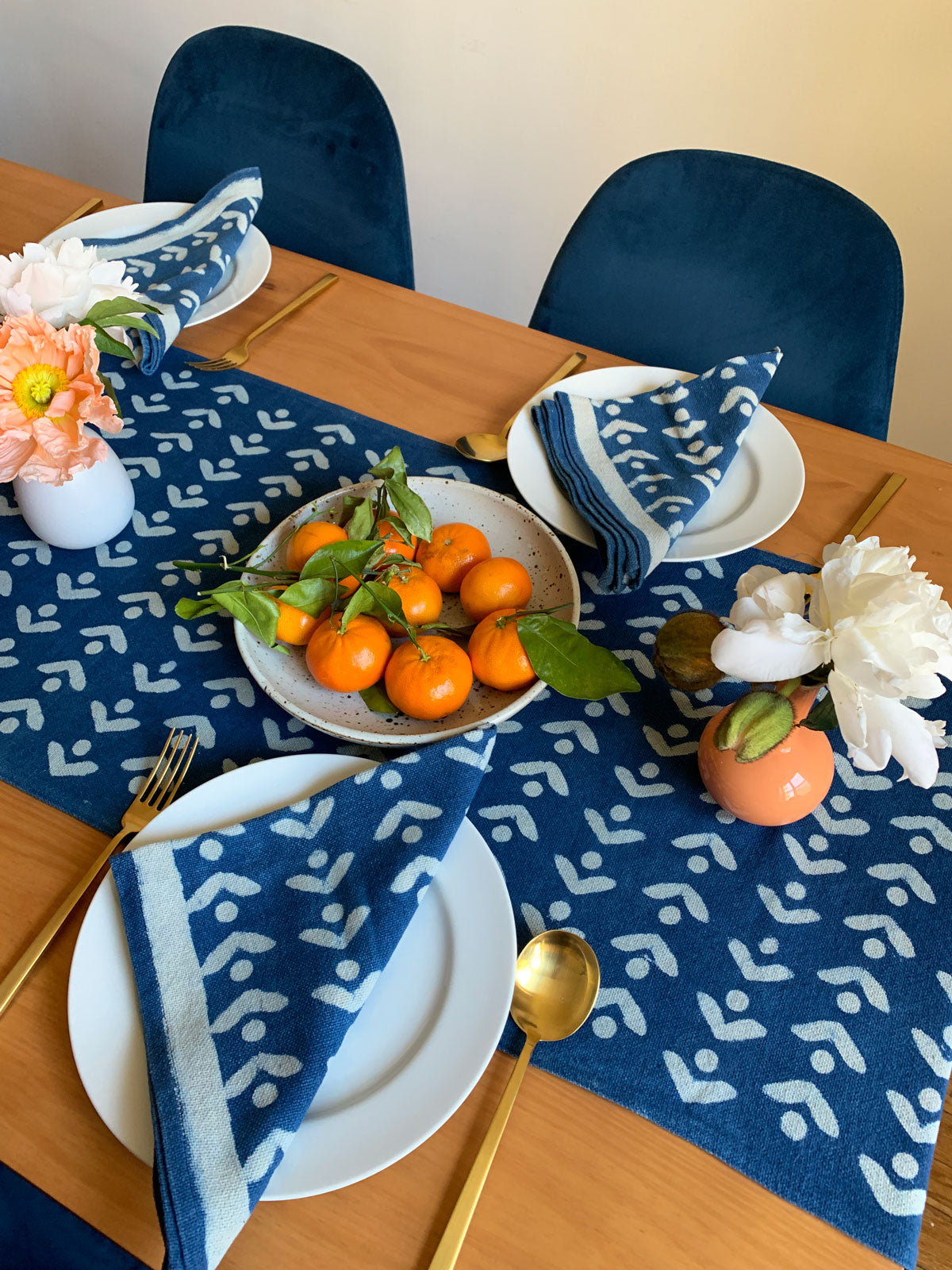 SUNDAY/MONDAY's hand block printed EGRET table runner and napkins. Printed with mud resist and dyed with natural indigo in India. Blue and white floral inspired table linens. 